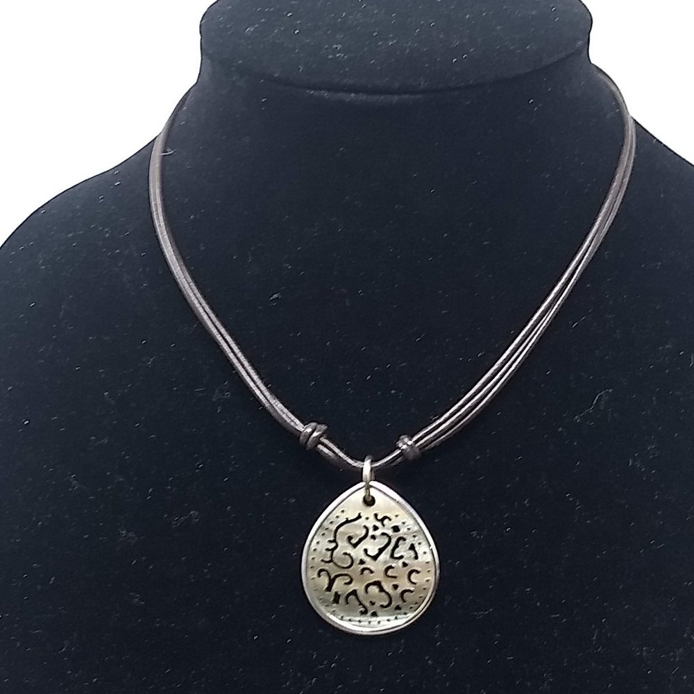 SILPADA STERLING/SHELL PENDANT NECKLACE ON LEATHER
